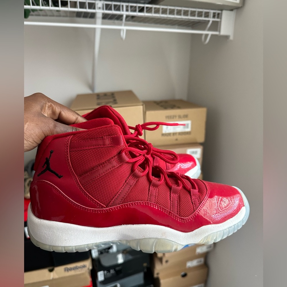 Red Jordan 11